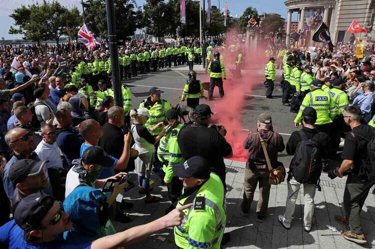 У Британії у розпалюванні насильницьких протестів перевіряють іноземний слід