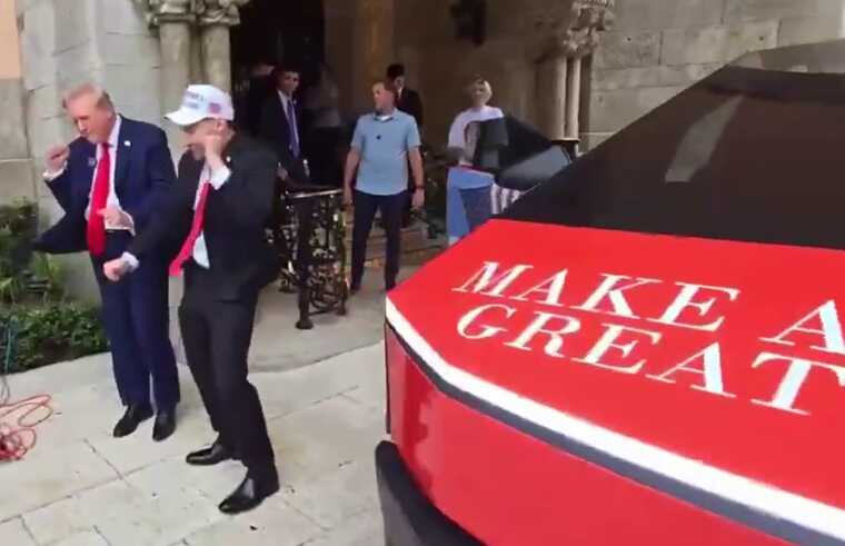 В США стример Адин Росс подарил Дональду Трампу Cybertruck с его фотографией