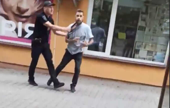 У мережі публікують кадри мобілізації у Луцьку