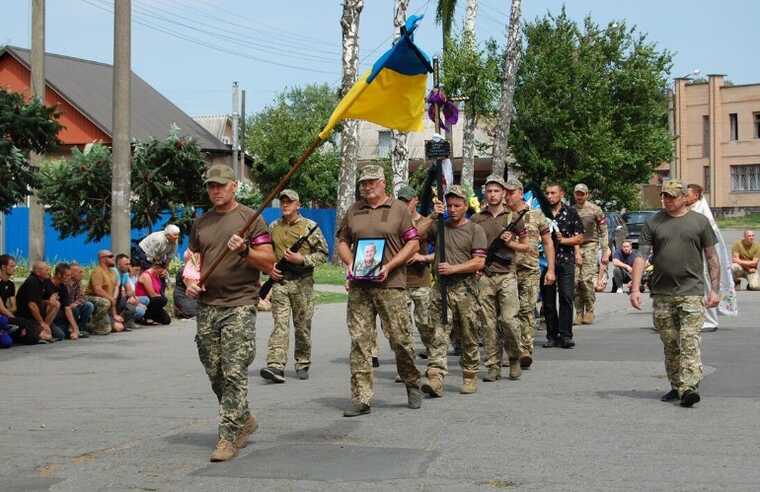 На Полтавщині попрощалися з воїном, який загинув у боях на Донеччині