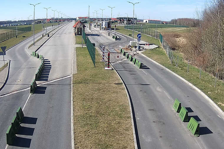 В сети публикуют спутниковые снимки пункта пропуска "Суджа" на границе РФ