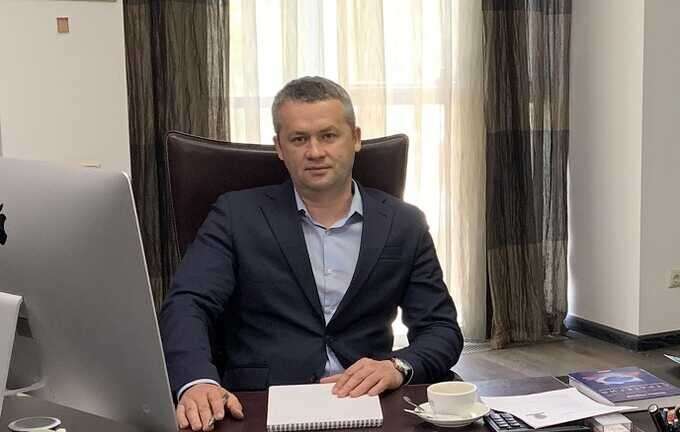 Подозрюваний у співпраці з Росією одеський колаборант В’ячеслав Чухно-Семікрас намагається уникнути відповідальності