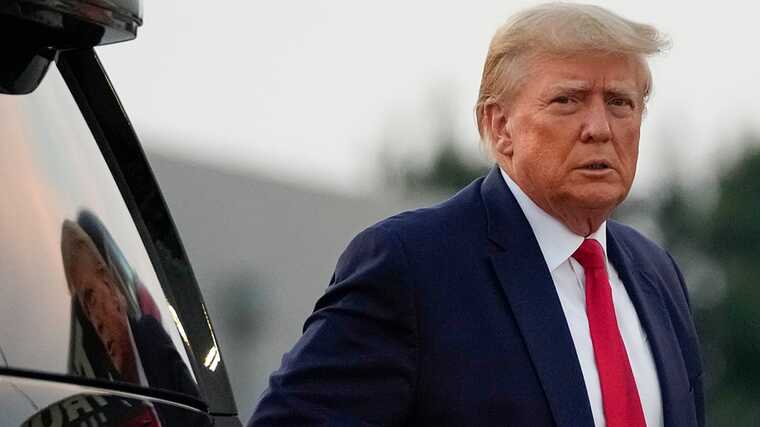 Трамп заявив, що він згоден на проведення трьох президентських дебатів на найбільших телеканалах