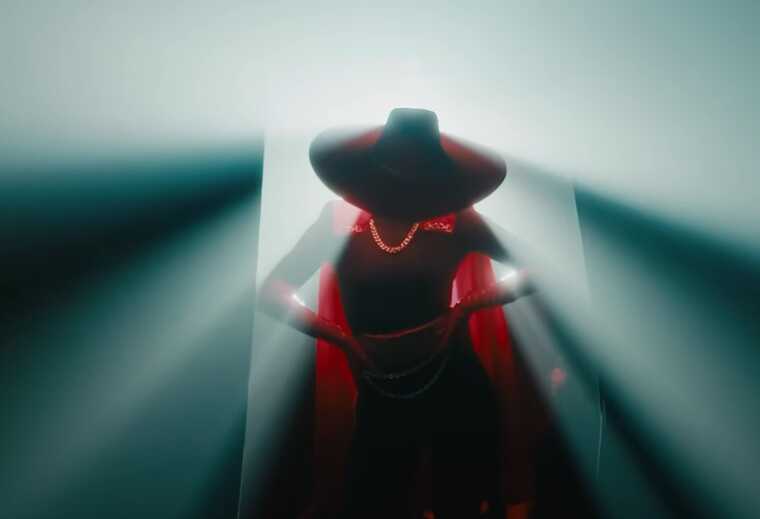 Таинственная Klavdia Petrivna выпустила красноречивый клип вместе с Марией Кондратенко