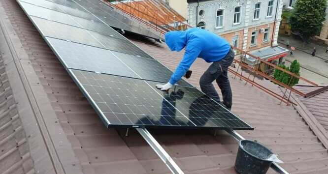 Минэнерго: До конца следующего года установят солнечные панели на каждом админздании