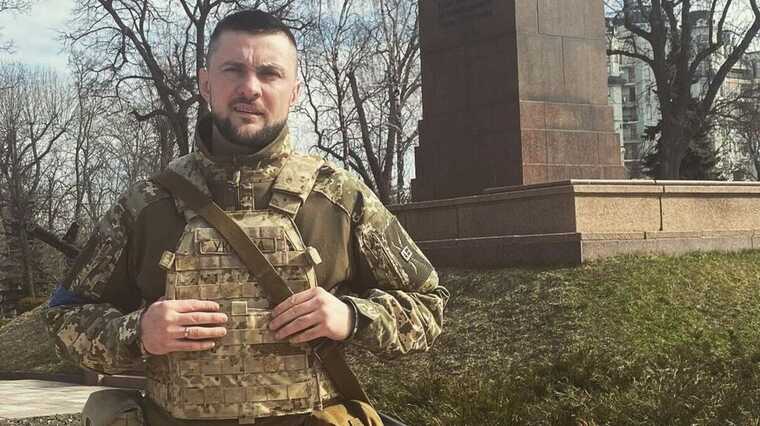 Репер Ярмак отримав нагрудний знак від Головнокомандувача ЗСУ