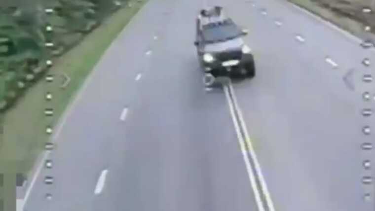 У мережі публікують нове відео удару FPV-дроном по автомобілю російського військового пропагандиста Піддубного