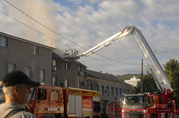 В Киеве произошел масштабный пожар в админздании
