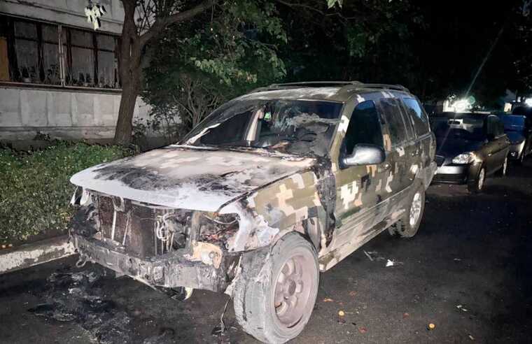 У Харкові затримали зловмисника, який підпалював військові автомобілі
