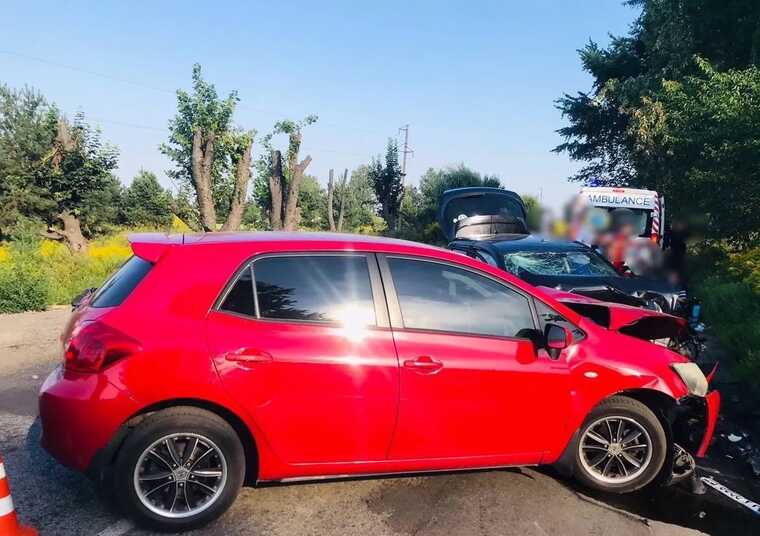 На Київщині сталося лобове зіткнення двох легковиків