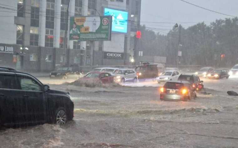 У РФ затопило Владивосток: негода зруйнувала ЛЕП