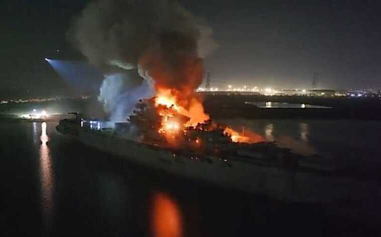 У Китаї під час ремонту згорів колишній радянський авіаносець "Мінськ"