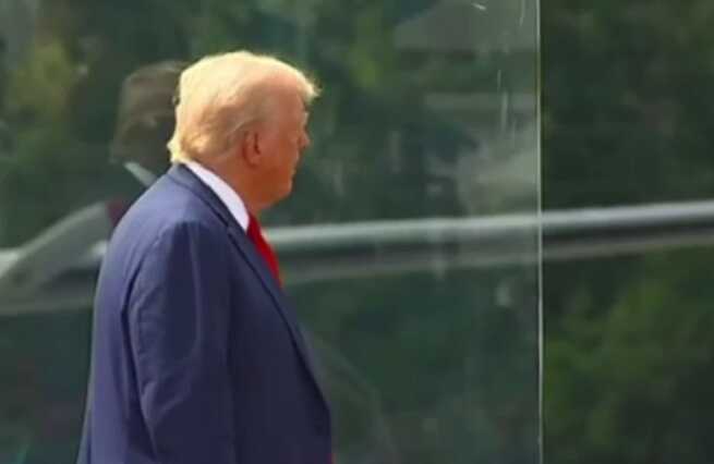 После покушения Трамп впервые выступил за пуленепробиваемым стеклом