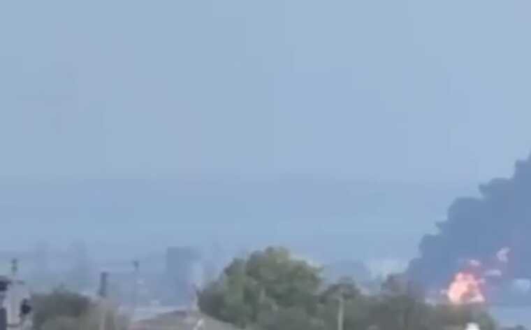 У Краснодарському краї РФ у порту "Кавказ" сильна пожежа