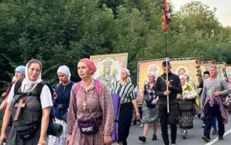 Віряни УПЦ МП, незважаючи на заборону ОВА, організували ходу до Почаївської лаври