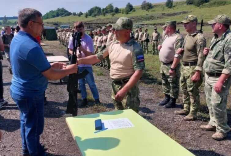 У РФ два губернатори попросили у Путіна грошей на тероборону