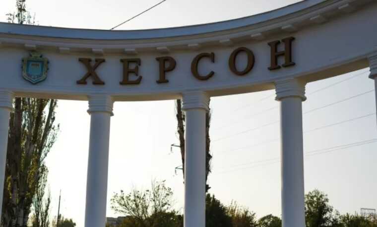 Occupiers shell Kherson again and wound an elderly woman