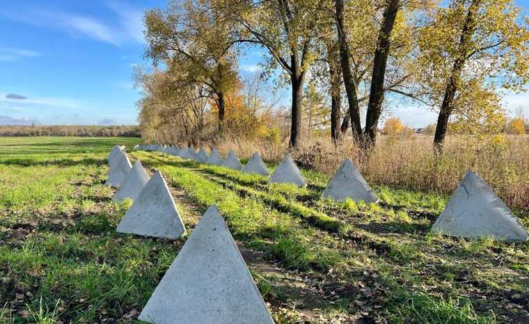 Опубліковано супутникові знімки фортифікацій росіян у Курській області