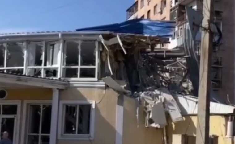 Донецька ОВА публікує відео наслідків удару РФ по готелю у Краматорську