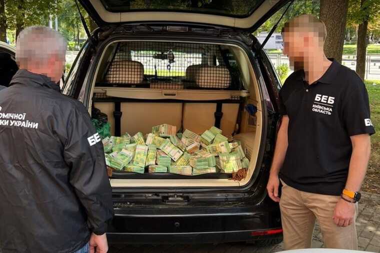 Секрет 4,7 мільйона євро в багажнику Глиняної: скрутки, банківські скриньки та яйця Гринкевичів