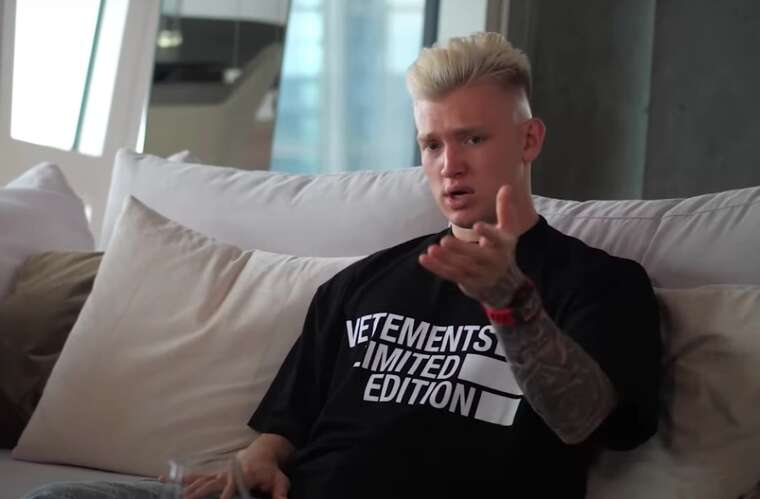 Мажора-втікача Слобоженка, якому оголосили про підозру, бачили біля готелю у Варшаві