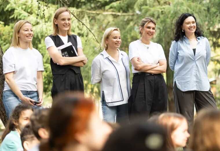 Zelenska appeared in public in casual clothes for the first time in a long period