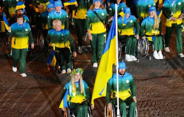 На відкритті Паралімпіади-2024 Париж влаштував овації стоячи для збірної України