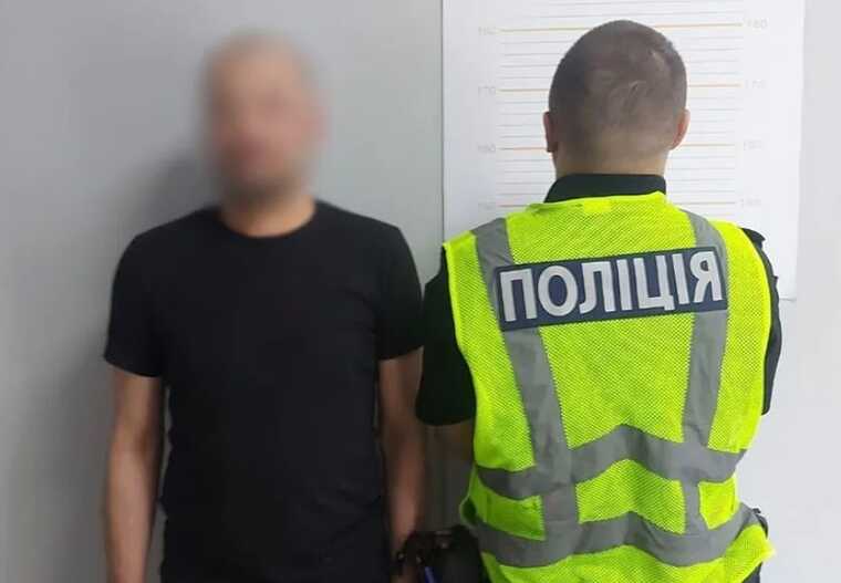 У Києві судитимуть зловмисника, який біля дитячого майданчика вдарив незнайомця ножем