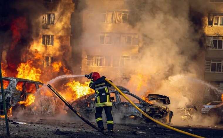 Ворожий авіаудар по Сумах: у мережі з’явилося відео наслідків