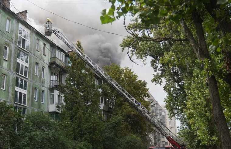 Возгорание в пятиэтажке в Киеве локализовано: в ГСЧС показали фото