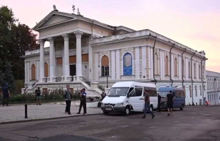 Одеські комунальники вирушили на Донеччину для будівництва фортифікаційних споруд