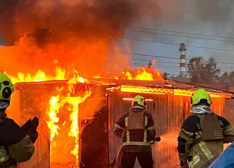 У трьох районах Києва ліквідовано пожежі після ракетних ударів
