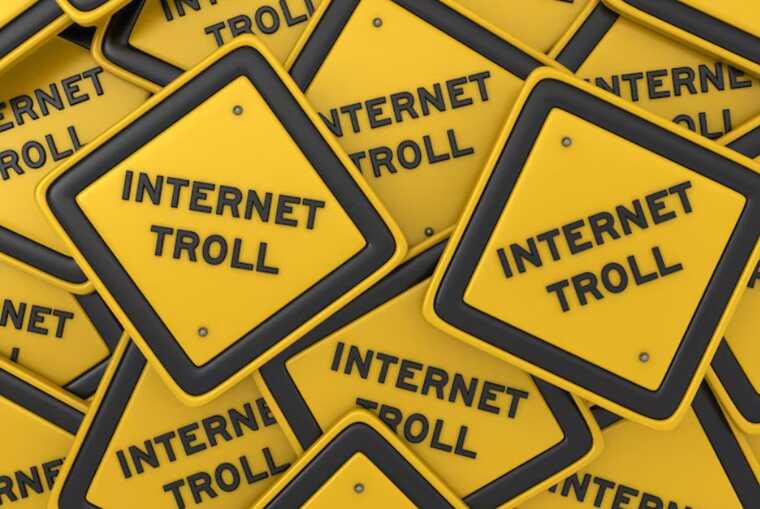 По всій Німеччині влаштували рейди проти групи інтернет-тролів