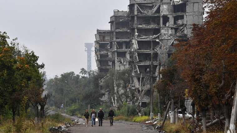 Как захватчики проводят "разминирование" оккупированного Мариуполя: "Русская рулетка"