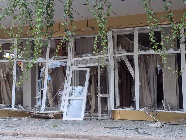 Russian attack on Kryvyi Rih: hotel destroyed, five injured