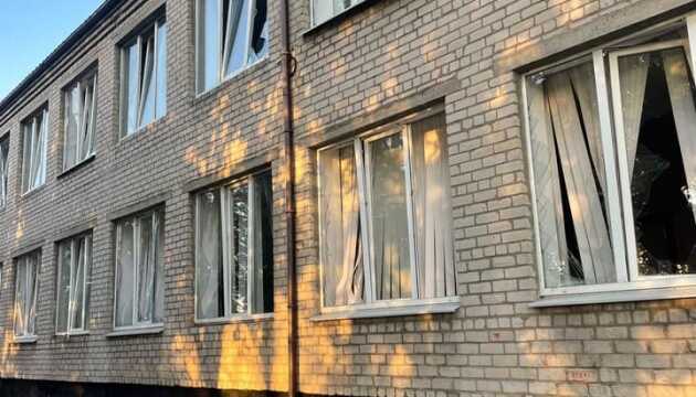 У Словʼянську через обстріли постраждала школа, пошкоджені та знищені 59 будинків