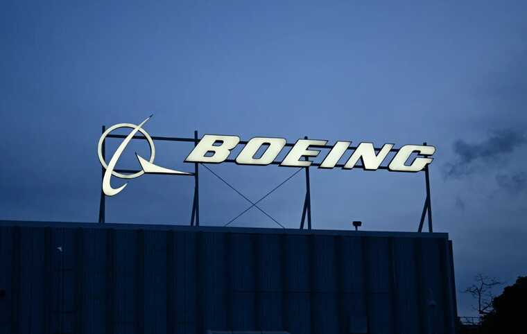Сотрудники Boeing добились от компании огромного повышения зарплаты