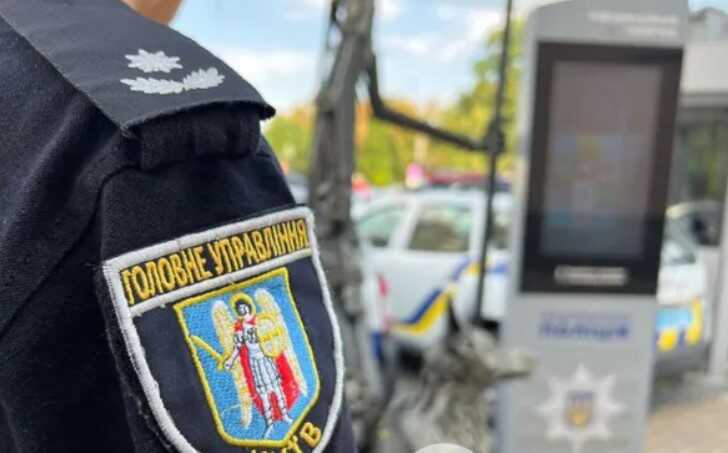 У Києві на Троєщині затримали зловмисника, який пограбував у трамваї пенсіонерку