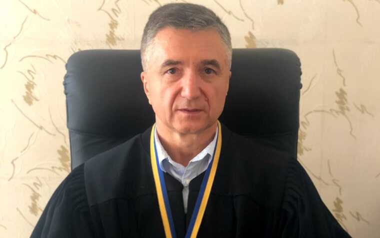 Голова апеляційного суду Черкаської області придбав новий автомобіль, але продовжує користуватися службовим