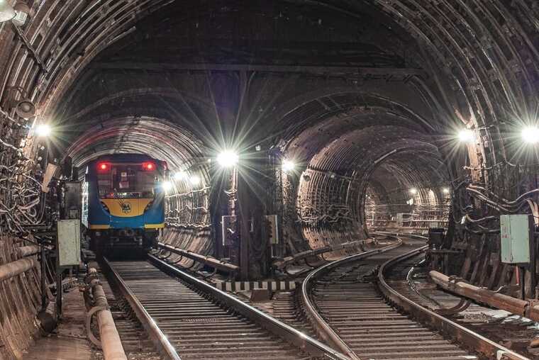 Завтра в Києві повноцінно запрацює синя гілка метро