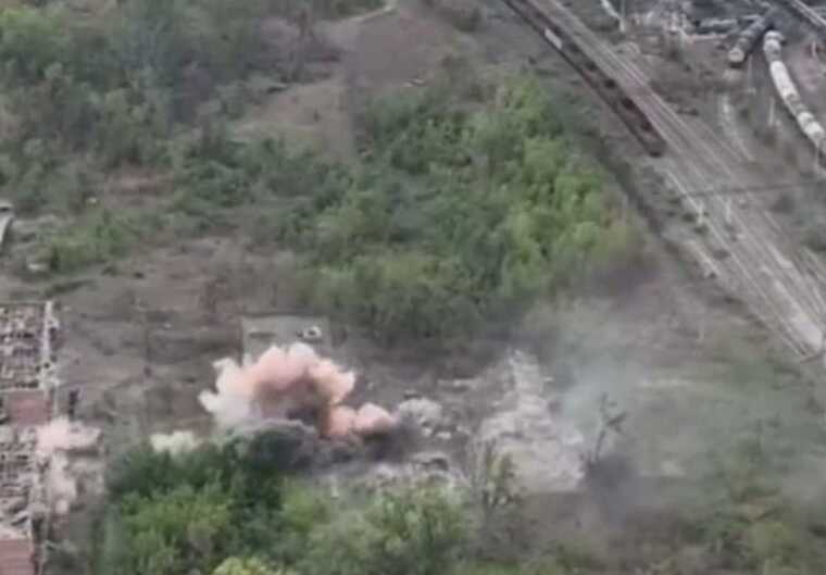 В сети публикуют видео взрывов в Нью-Йорке Донецкой области