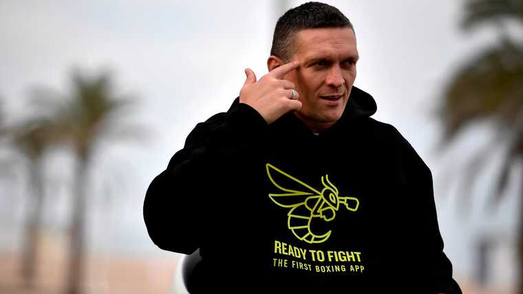 Усик закликав українців "лопнути, але не втікати з країни"