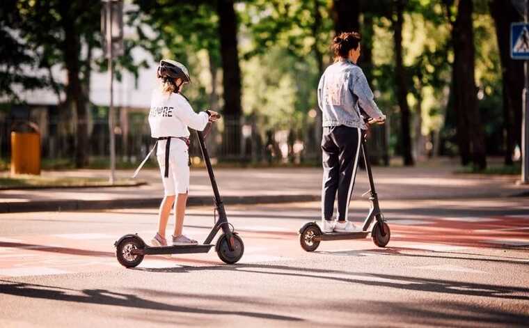 У столиці самокатник їхав по Набережному шосе зі швидкістю 60 км/год