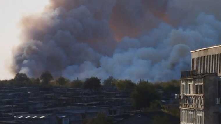 In the occupied Luhansk, a massive fire rages after an explosion