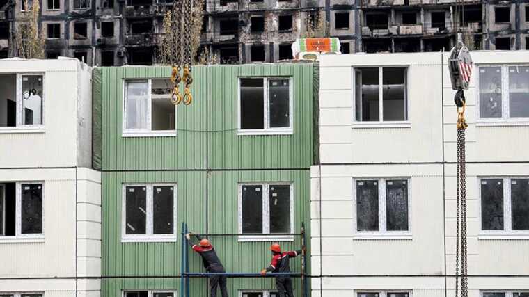В оккупированном Мариуполе на месте снесенных домов строят дома под ипотеку