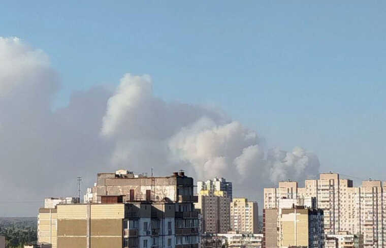 У Вишгородському районі Києва масштабна пожежа