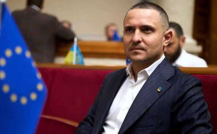 Mother of Deputy Kunytskyi attempted to transport undeclared money across the border