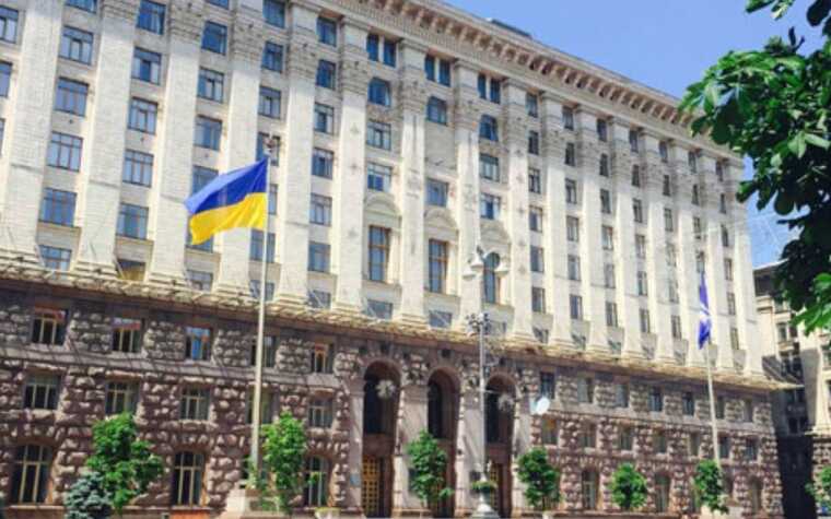 Топпосадовця КМДА підозрюють у вимаганні хабарів від перевізників