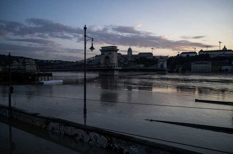 Повінь у Європі: в Будапешті Дунай вийшов із берегів і затоплює вулиці