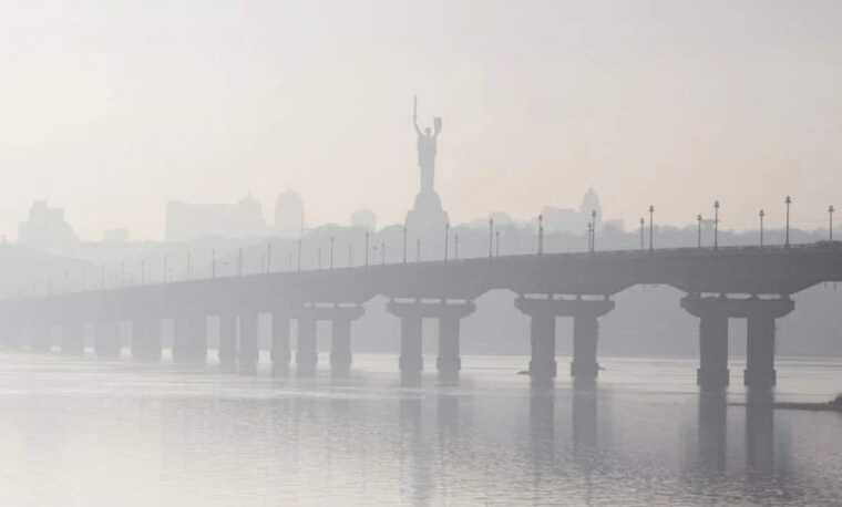 Забруднення повітря у Києві: в мережі публікують відео смоґу
